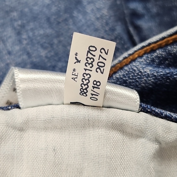 American Eagle Super Stretch Medium Wash Distressed Denim Frayed Hem Mini Skirt - Picture 12 of 15